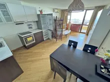 обідній стіл зі стільцями
