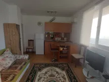 кухонний куточок, диван, шафа
