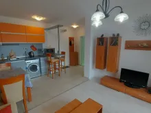 кухня, стіл зі стільцями