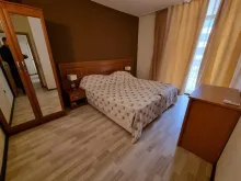 ліжко, шафа, комод
