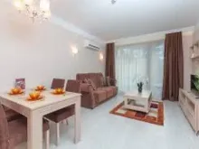 кухонний куточок, стіл, диван