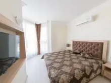 ліжко у спальні