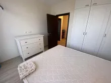 ліжко, шафа, комод