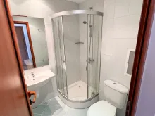 Душевая кабина и туалет