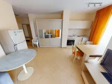 salon, stolik, lodówka
