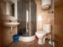 ванна кімната з душем