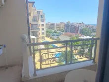 Стол со стульчиками на балконе