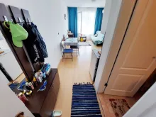 шкаф и вешалка в прихожей