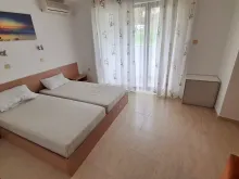кровать в пальне
