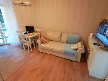 телевизор и диван