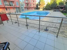 терраса с видом на бассейн