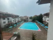 вид на бассейн в комплексе Apollon