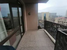 Балкон частичным видом на море