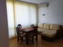 Диван и стол со стульчиками