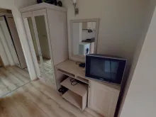 Шкаф зеркало и телевизор
