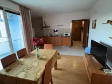 Студія, меблі та техніка
