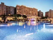 Бассейн и фасад комплекса Barcello Royal Beach