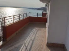 Фронтальний панорамний вид на море з тераси.