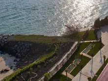 Фронтальний панорамний вид на море з тераси.