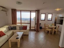 Gardenia Hills | Трикімнатна квартира: вітальня, кухня