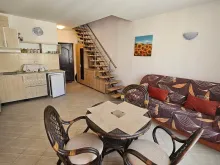 Amber Beach | Двоповерхова квартира: вітальня, кухня