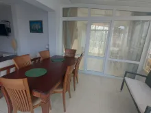 Обеденный стол со стульями