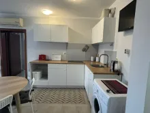 Стиральная машина и кухоннная зона
