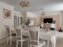 гостинная комната с мебелью