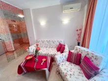 Royal Sun | Двокімнатна квартира: вітальня, кухня