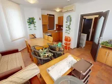 Bay View Villas | Кошариця – Двокімнатна квартира: вітальня, кухня