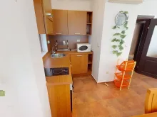 Bay View Villas | Кошариця – Двокімнатна квартира: вітальня, кухня