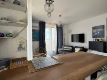 Villa Briz | Двокімнатна квартира з сучасним ремонтом: вітальня, кухня