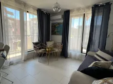 Villa Briz | Двокімнатна квартира з сучасним ремонтом: вітальня, кухня