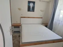 Кровать в спальне