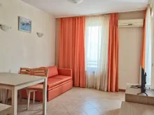 Стол и диван