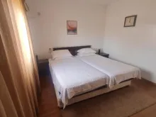 Кровать в спальне