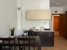 Гостиная комната с кухонным столом