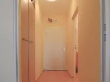прихожая со шкафом