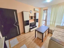гостиннная комната с небелью