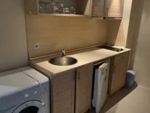 кухонная мебель и холодильник