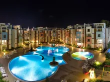бассейн перед комплексом Sun Sity 1