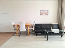 диван и стол