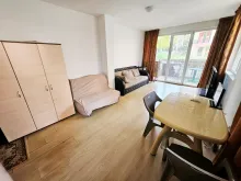 Sunny View Central | Студія з власним двориком біля басейну в Сонячному Березі