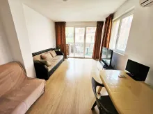 Sunny View Central | Студія з власним двориком біля басейну в Сонячному Березі