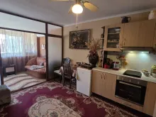 обідня зона та кухонна зона