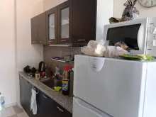 кухонная мебель и холодильник