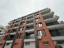 новий сучасний житловий будинок