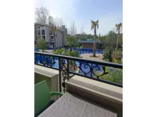 студія з видом на басейн