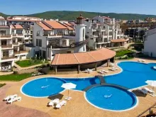 комплекс, территорія, бассейн
