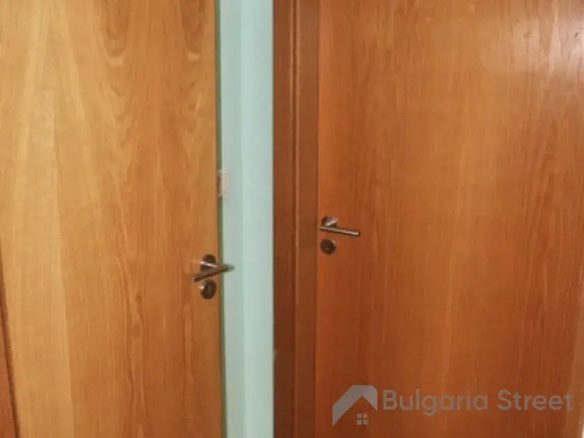 передпокій трикімнатної квартири